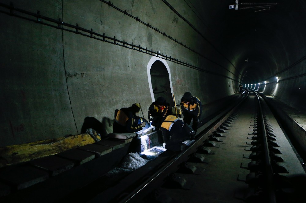 北京铁路运营隧道病害现状